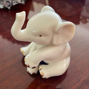 LENOX BABY ELEPHANT FIGURINE Excellent condition, like new!